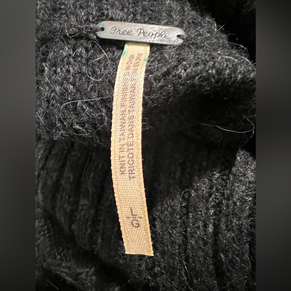 Free People Cable Knit Vintage Worn Look Sweater🌹 - Picture 8 of 9